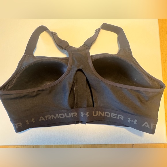 Under Armour Compression Sports Bra 38C Crossover/Adjustable Back - Picture 3 of 3
